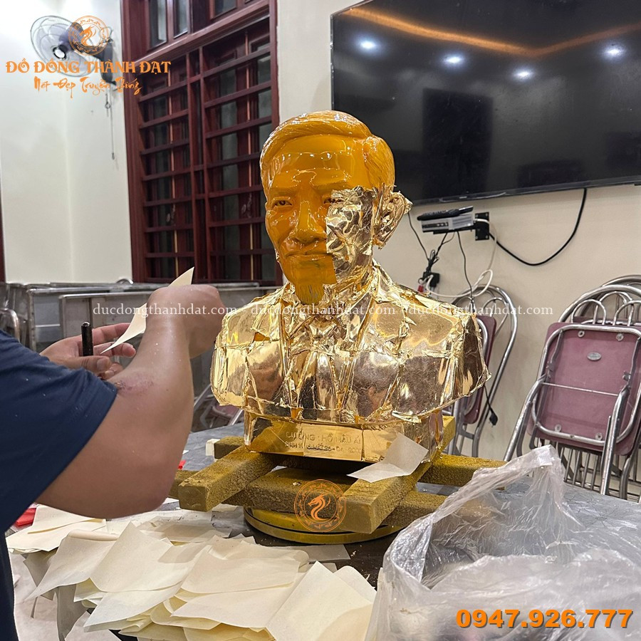 Quá Trình Dát Vàng 9999 Tượng Đồng Chân Dung Tại Nhà Khách Hàng Nghệ An 8 Qua Trinh Dat Vang Tuong Theo Yeu Cau Tai Nha (12)