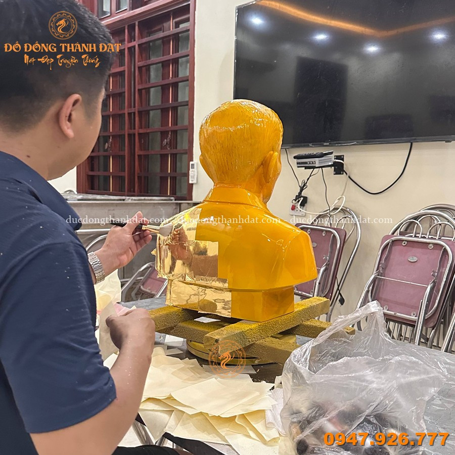 Quá Trình Dát Vàng 9999 Tượng Đồng Chân Dung Tại Nhà Khách Hàng Nghệ An 9 Qua Trinh Dat Vang Tuong Theo Yeu Cau Tai Nha (13)