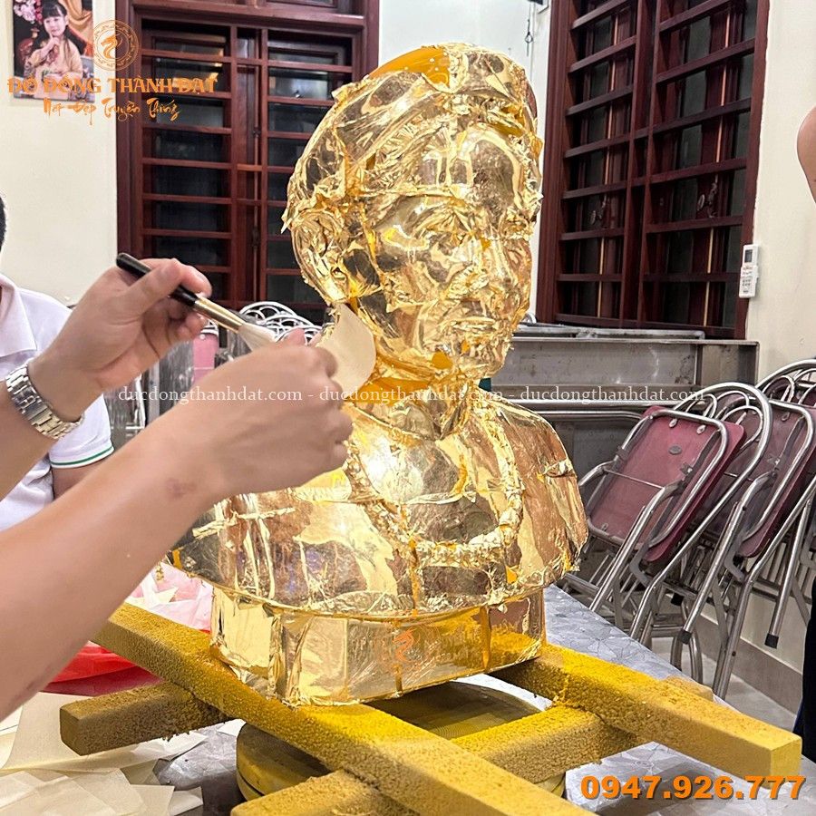 Quá Trình Dát Vàng 9999 Tượng Đồng Chân Dung Tại Nhà Khách Hàng Nghệ An 10 Qua Trinh Dat Vang Tuong Theo Yeu Cau Tai Nha (16)