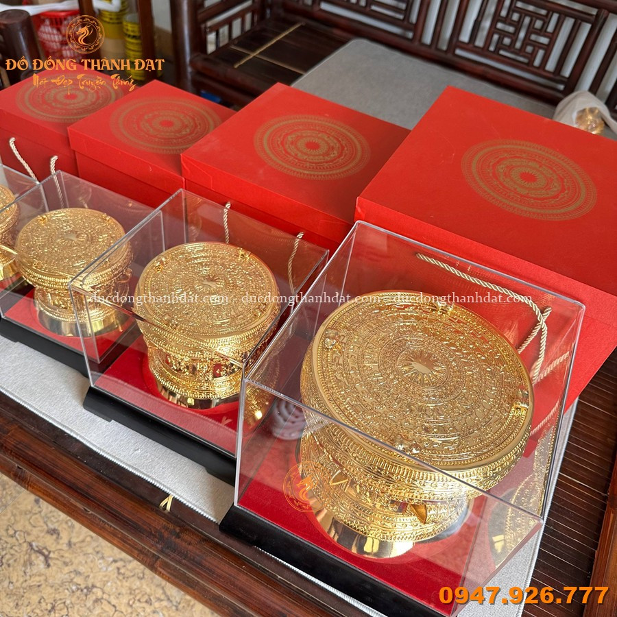 Quả Trống Đồng Lưu Niệm Mạ Vàng – Quà Tặng Cao Cấp Mang Đậm Bản Sắc Văn Hóa Việt 3 Qua Trong Dong Luu Niem Ma Vang (2)