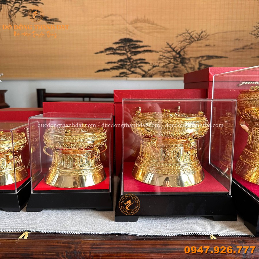 Quả trống đồng lưu niệm mạ vàng – Trao một món quà, gửi một câu chuyện 4 Qua Trong Dong Luu Niem Ma Vang (4)