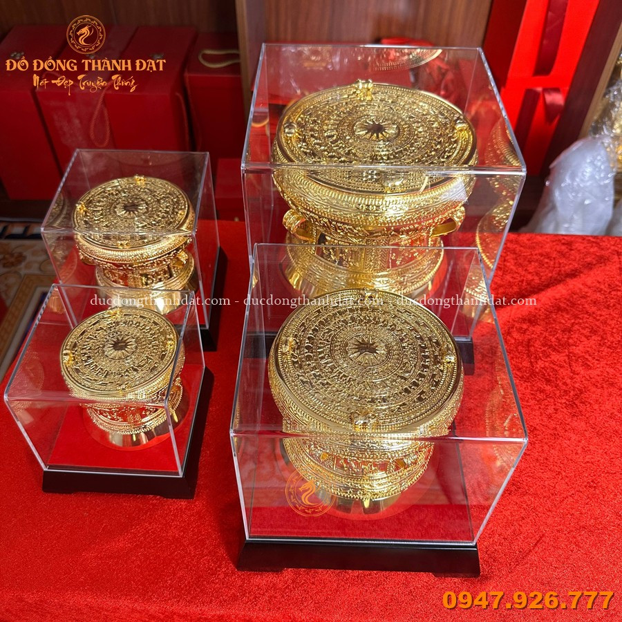 Quả trống đồng lưu niệm mạ vàng – Trao một món quà, gửi một câu chuyện 5 Qua Trong Dong Luu Niem Ma Vang Nho (4)