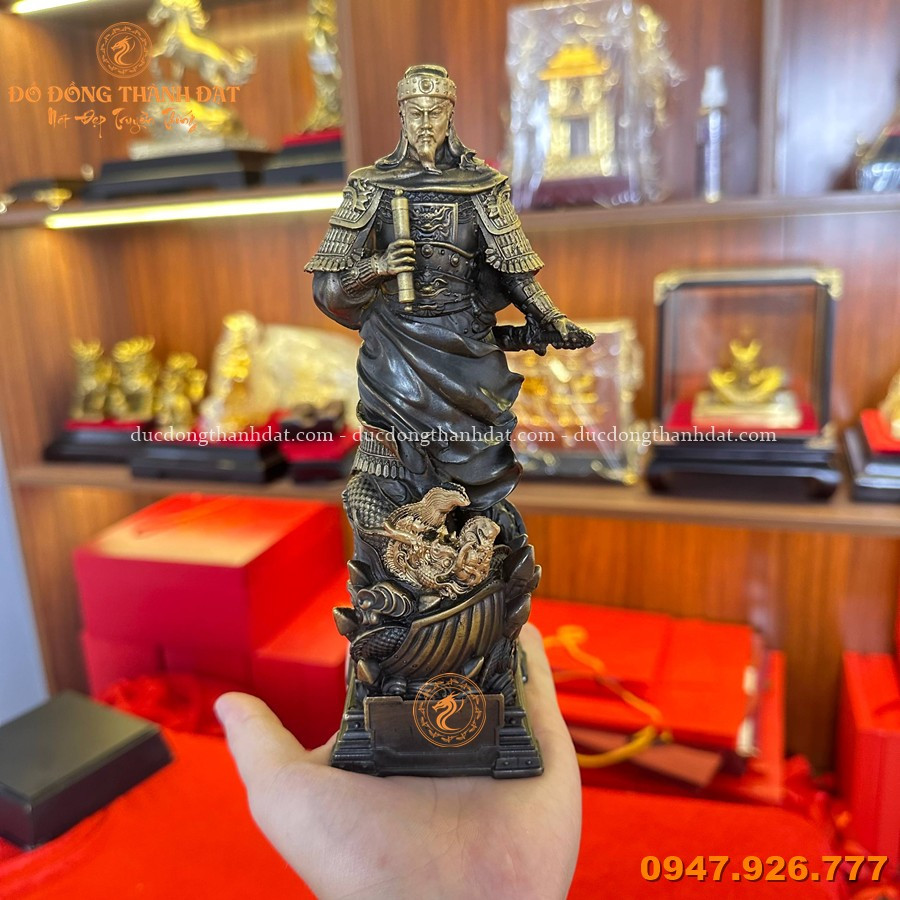 Tượng Trần Hưng Đạo Cao 20cm Đồng Hun 3 Tuong Tran Hung Cam Binh Thu 20cm (4)