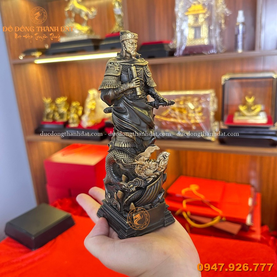 Tượng Trần Hưng Đạo Cao 20cm Đồng Hun 2 Tuong Tran Hung Cam Binh Thu 20cm (5)