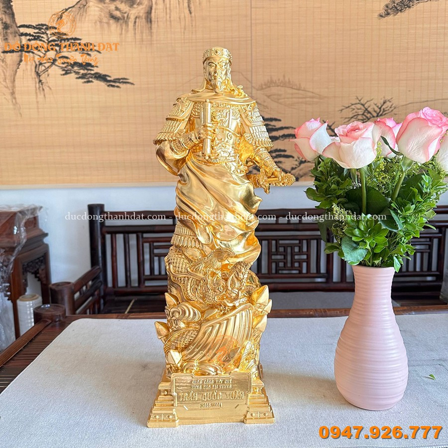 Việt Nam kết hợp Hàn Quốc làm phim về Trần Hưng Đạo - Tái hiện hình ảnh đẹp qua những pho tượng đồng 1 Tuong Tran Hung Dao Cam Binh Thu Dat Vang 9999 52cm (2)