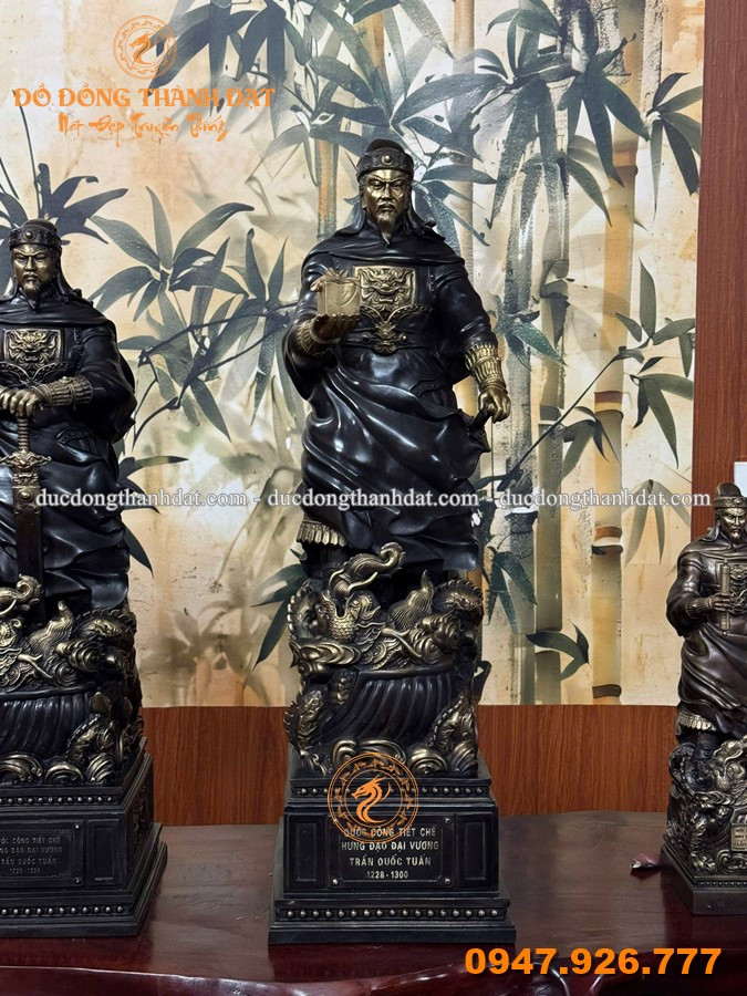Tượng Đức Thánh Trần Bằng Đồng Đặt Bàn Làm Việc – 3 Mẫu Đẹp, Ý Nghĩa 7 Tuong Duc Thanh Tran Bang Dong Mau Hun Gia Co (1)