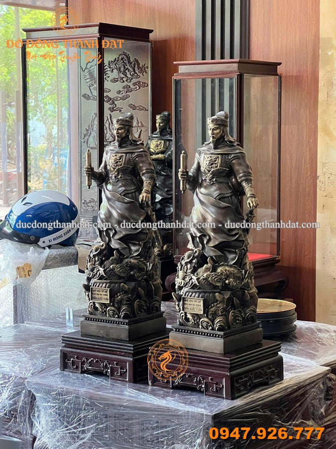 Tượng Đức Thánh Trần Bằng Đồng Đặt Bàn Làm Việc – 3 Mẫu Đẹp, Ý Nghĩa 6 Tuong Duc Thanh Tran Bang Dong Mau Hun Gia Co (14)