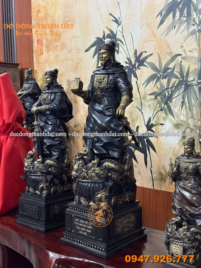 Tượng Đức Thánh Trần Bằng Đồng Đặt Bàn Làm Việc – 3 Mẫu Đẹp, Ý Nghĩa 13 Tuong Duc Thanh Tran Bang Dong Mau Hun Gia Co (5)