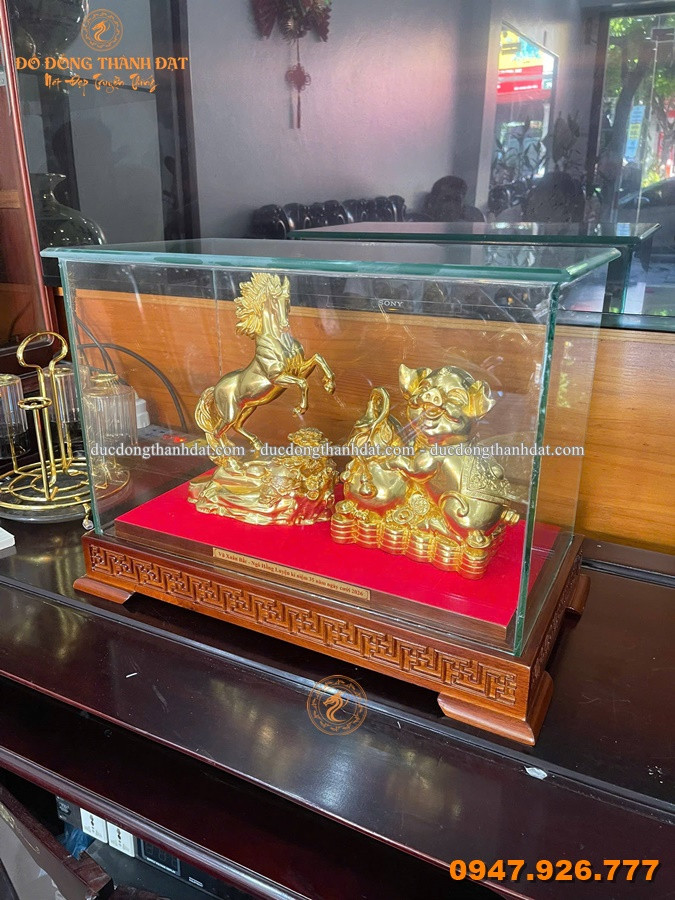 Bộ Tượng Linh Vật Bằng Đồng Dát Vàng 24K – Chế Tác Theo Ý Tưởng Khách Hàng 7 Duc Dong Theo Yeu Cau Tuong Linh Vat Ma Vang (1)