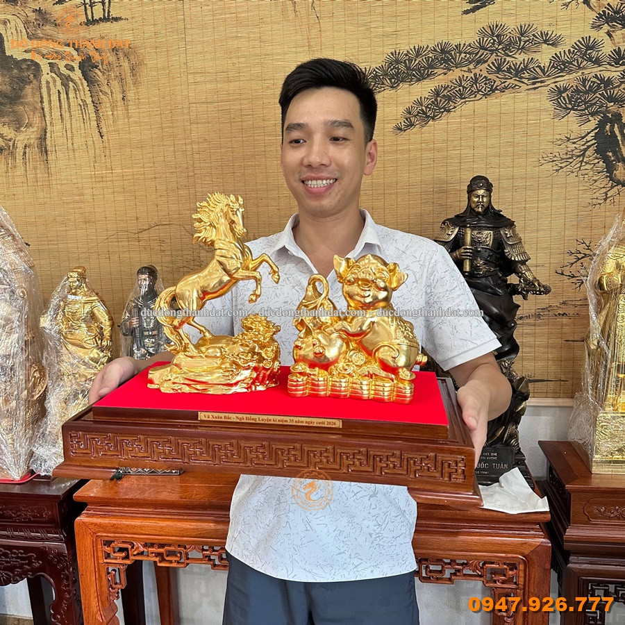 Bộ Tượng Linh Vật Bằng Đồng Dát Vàng 24K – Chế Tác Theo Ý Tưởng Khách Hàng 2 Duc Dong Theo Yeu Cau Tuong Linh Vat Ma Vang (7)