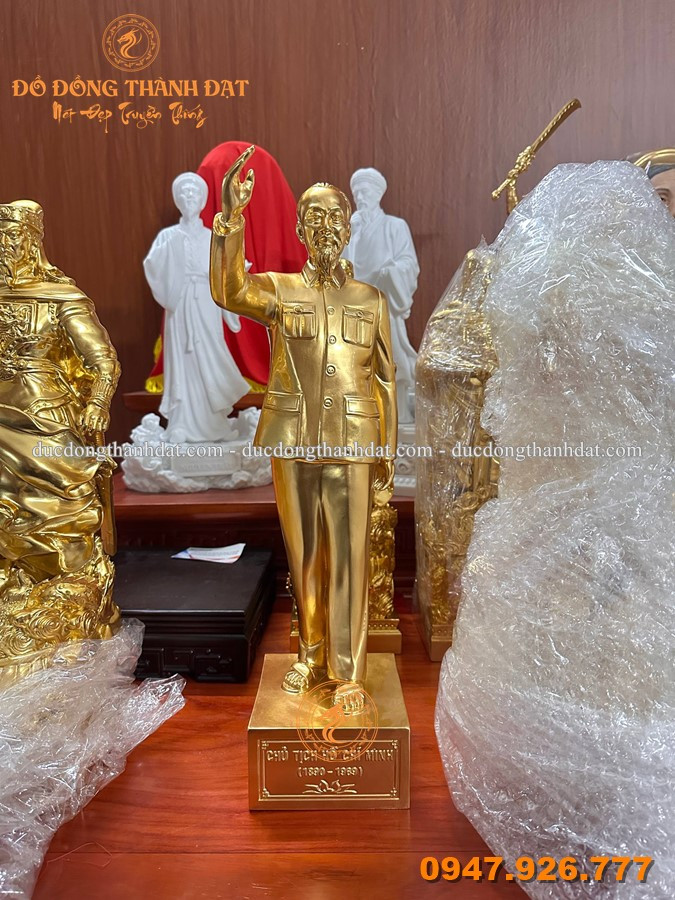 Tượng Bác Hồ Đứng Vẫy Tay Bằng Đồng – Mẫu Tượng Đẹp, Trang Nghiêm Và Giàu Ý Nghĩa 1 Tuong Bac Ho Dung Vay Tay 70cm (4)