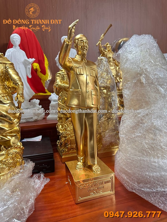 Tượng Bác Hồ Đứng Vẫy Tay Bằng Đồng – Mẫu Tượng Đẹp, Trang Nghiêm Và Giàu Ý Nghĩa 2 Tuong Bac Ho Dung Vay Tay 70cm (5)