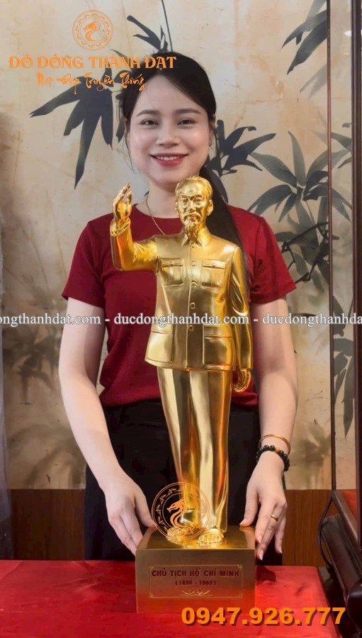 Tượng Bác Hồ Đứng Vẫy Tay Bằng Đồng – Mẫu Tượng Đẹp, Trang Nghiêm Và Giàu Ý Nghĩa 4 Tuong Bac Ho Dung Vay Tay 70cm (6)