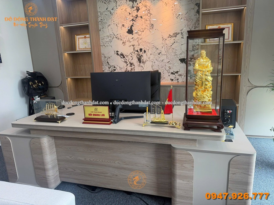 Vì Sao Tượng Trần Hưng Đạo Để Bàn Làm Việc Phù Hợp Với Lãnh Đạo? 2 Tuong Duc Thanh Tran Hung Dao 50cm Ma Vang (2)