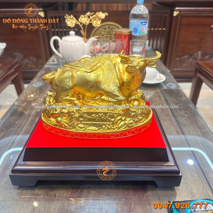 Tượng Trâu Bằng Đồng Dát Vàng 10K 1 Tuong Trau Bang Dong Dat Vang 23cm (1)